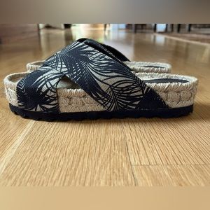 Casteller Platform Espadrille Slide Sandal Black Tan Canvas Palm Print 37